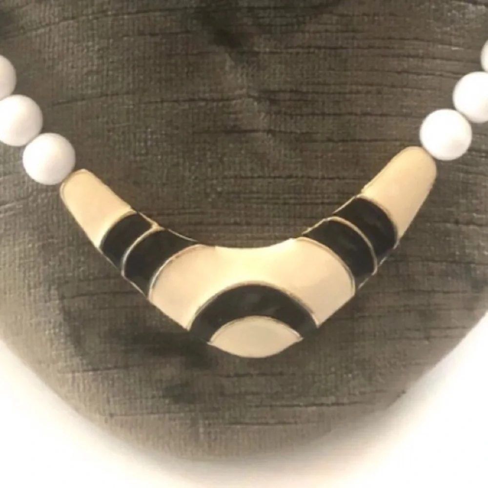 Liz Claiborne Black and White Necklace